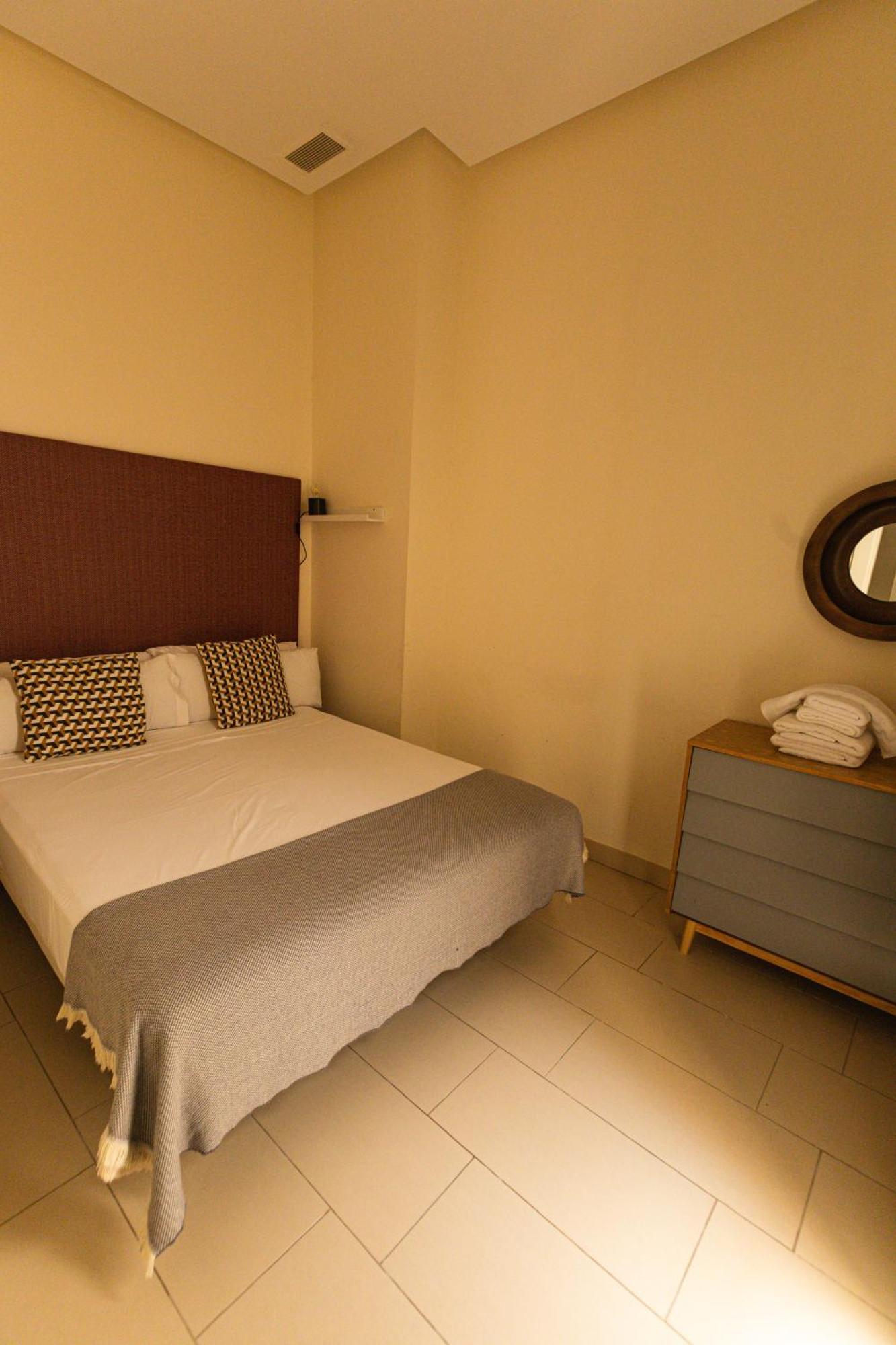 Guzman El Bueno Apartamento *